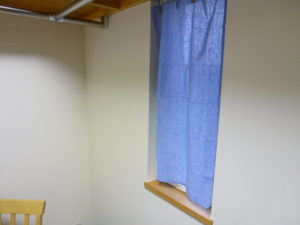 小窓用カーテン