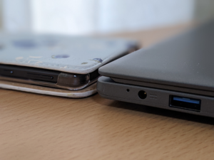 【HeroBookAir】スマートフォンとの厚みの比較