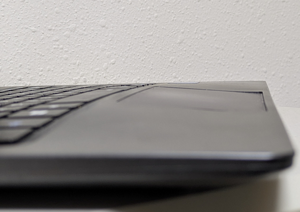 CHUWI【HeroBook Air】４年後のタッチパッド付近の状態